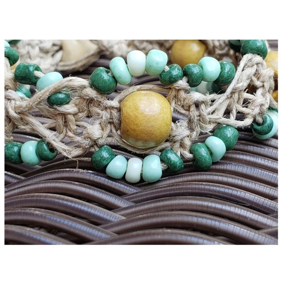 Green Tone Beaded Hand-crafted Hemp Bracelet - Picture 4 of 7